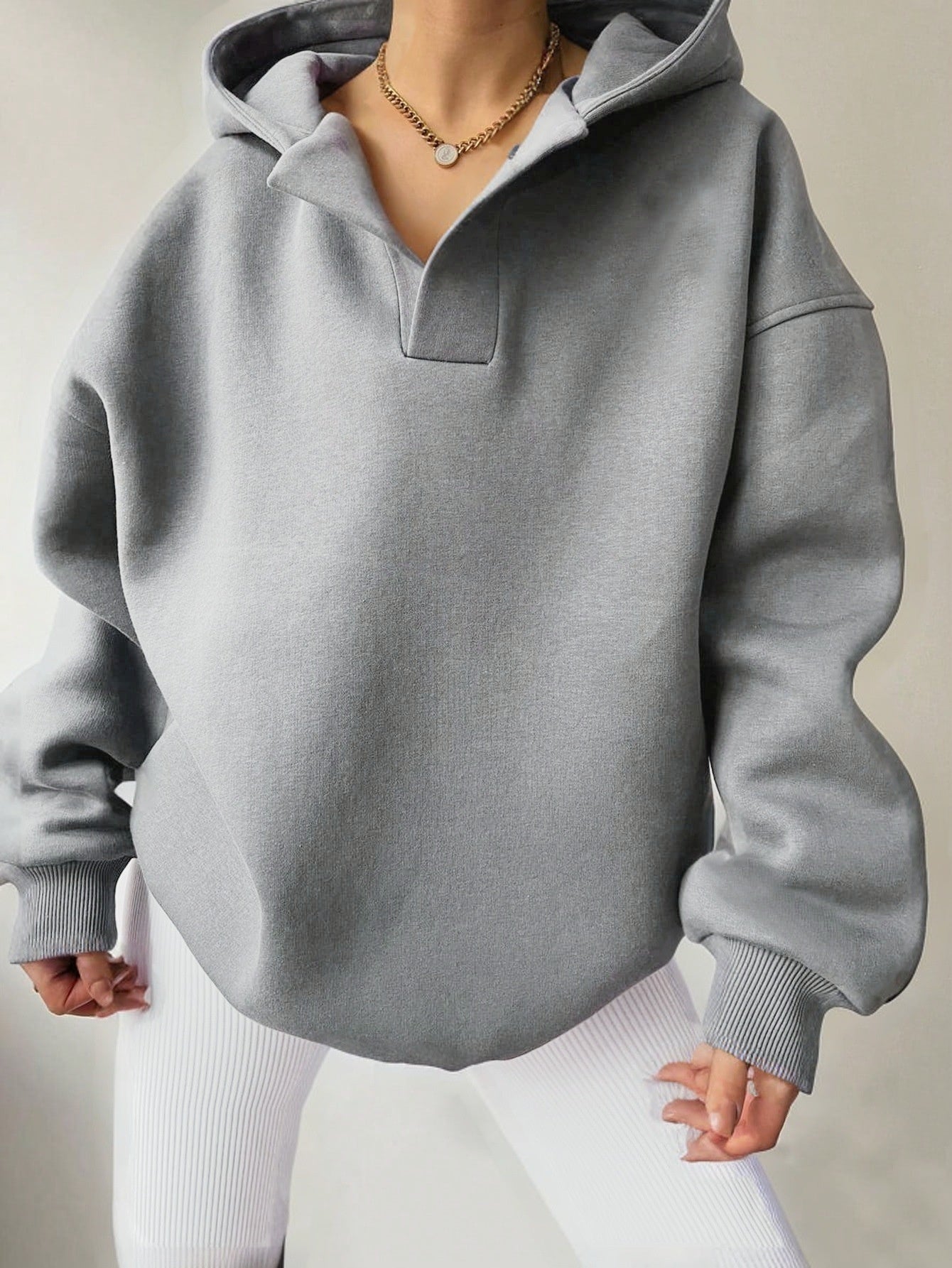 Pull à capuche ample col ouvert Femme