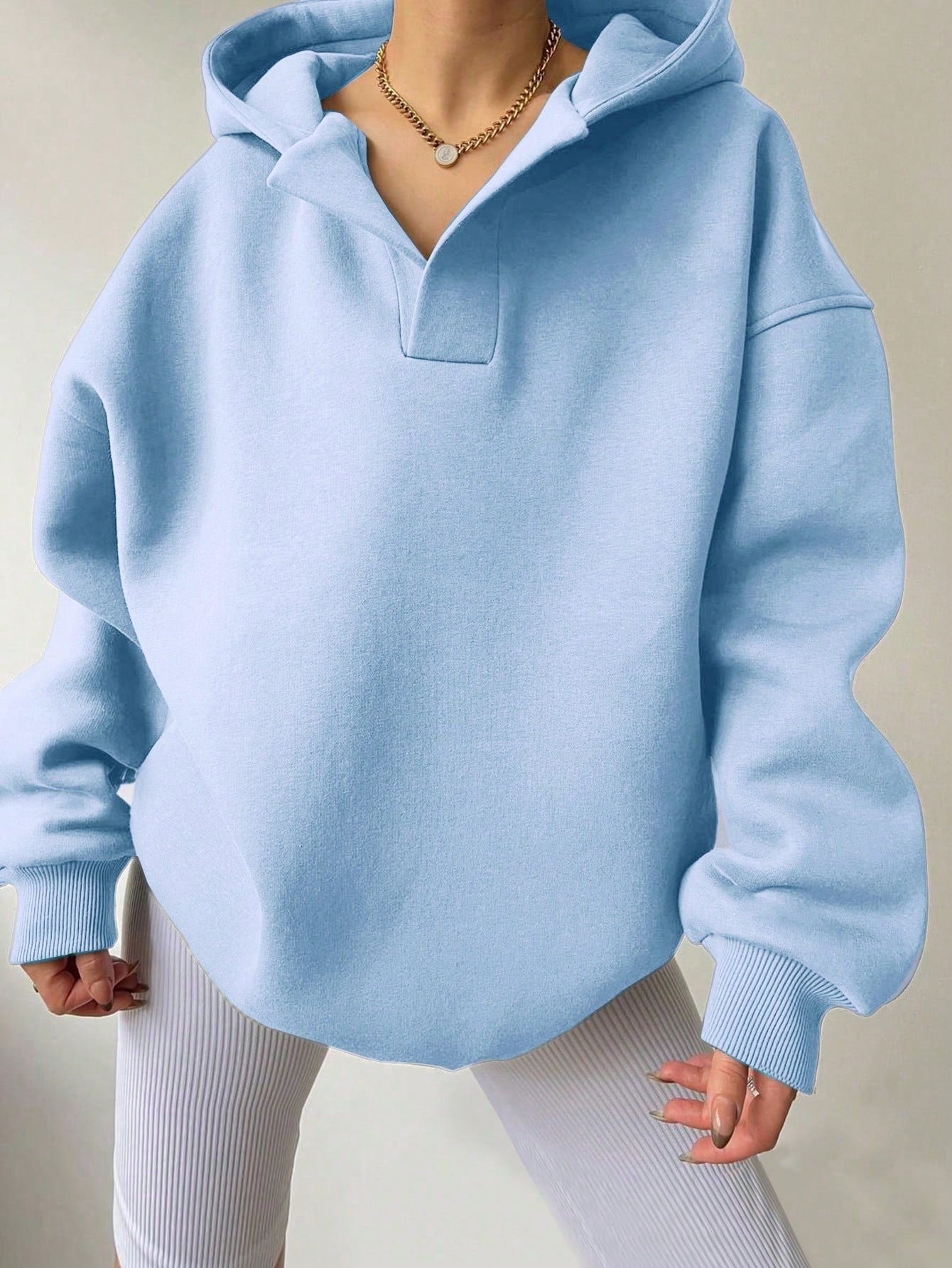 Pull à capuche ample col ouvert Femme