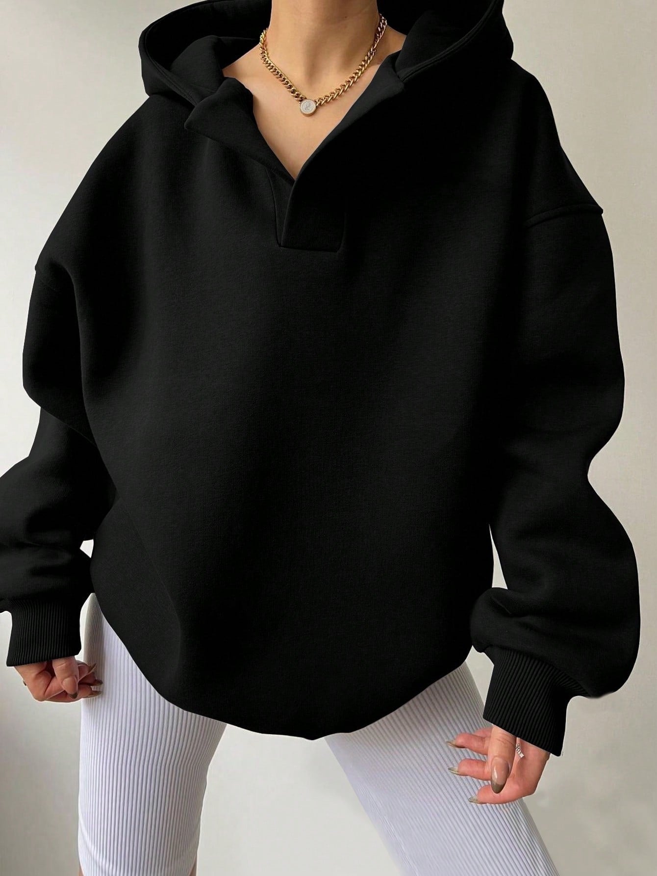 Pull à capuche ample col ouvert Femme