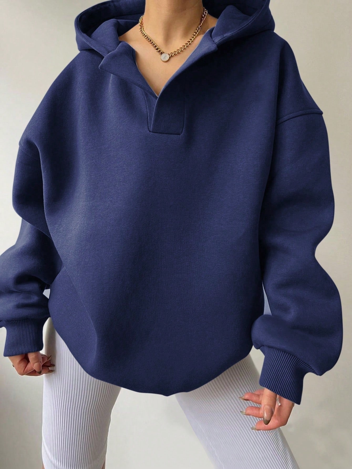 Pull à capuche ample col ouvert Femme